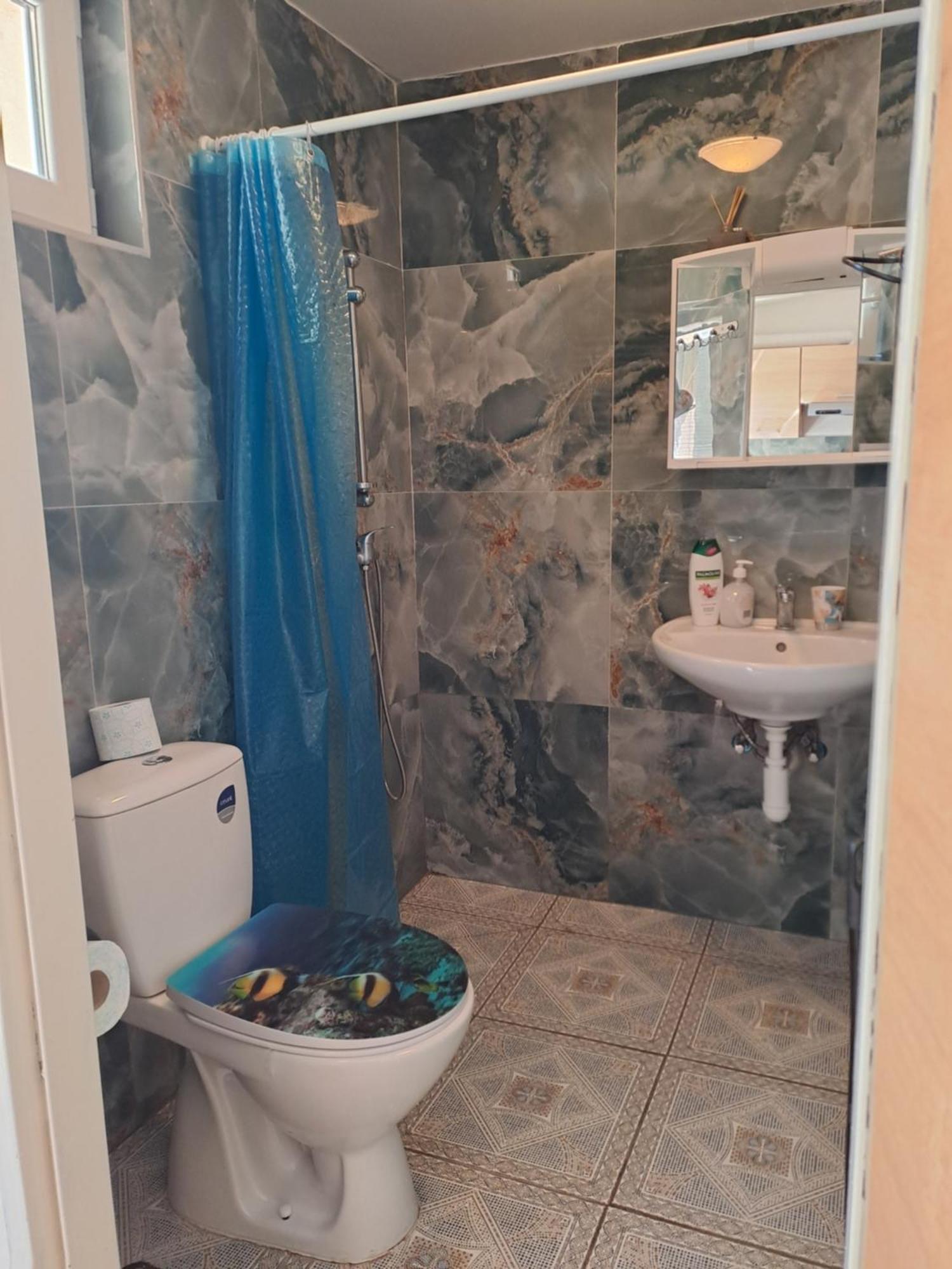 Nha Nghi Cho Cap Doi Va Gia Dinh Apartment Prague Room photo